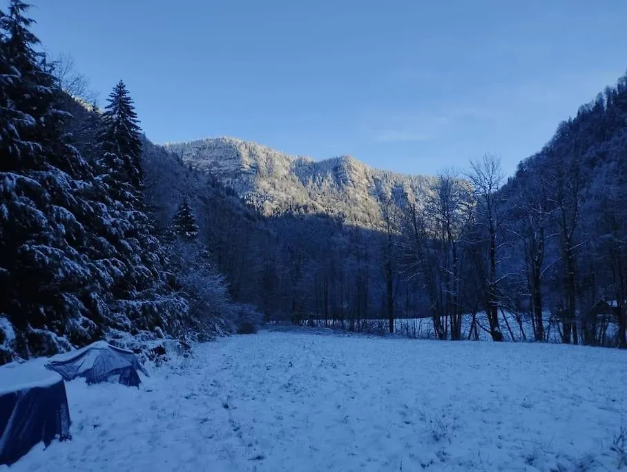 Chalet 8 Personnes + Grand Terrain Et Riviere Entremont France